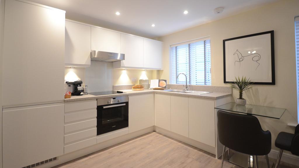 House Of Fisher- Solstice House Apartments Farnborough  Extérieur photo