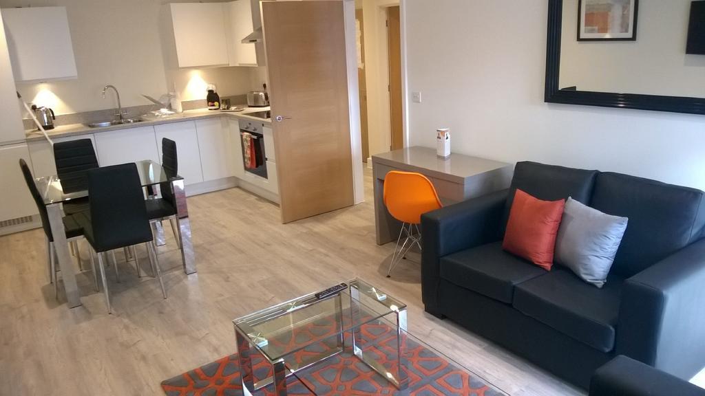 House Of Fisher- Solstice House Apartments Farnborough  Extérieur photo