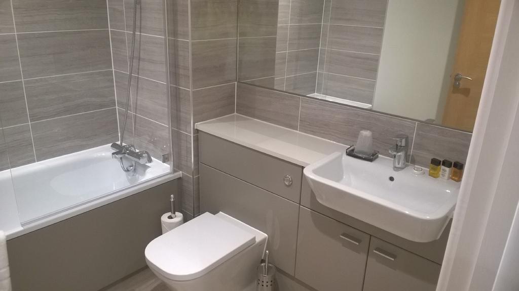 House Of Fisher- Solstice House Apartments Farnborough  Extérieur photo
