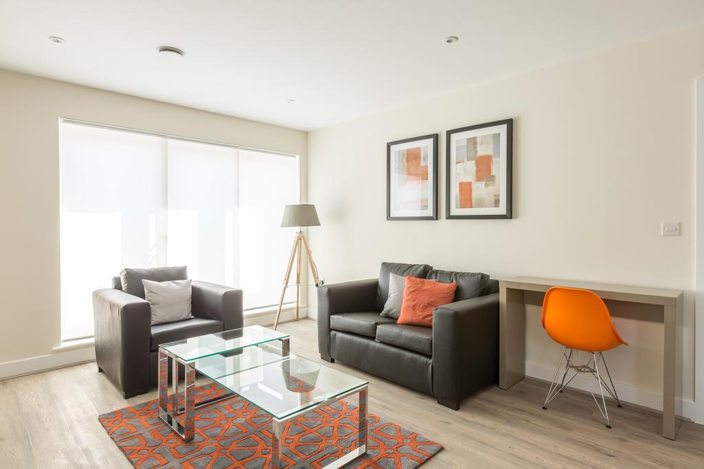 House Of Fisher- Solstice House Apartments Farnborough  Extérieur photo