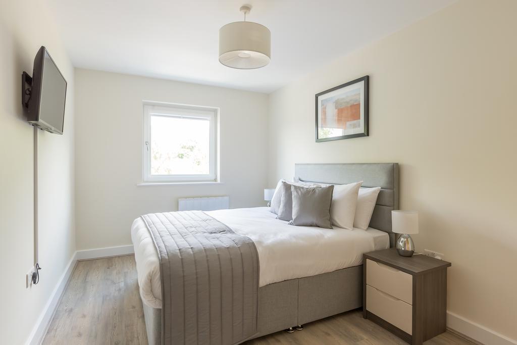 House Of Fisher- Solstice House Apartments Farnborough  Extérieur photo