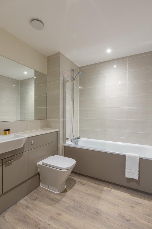House Of Fisher- Solstice House Apartments Farnborough  Extérieur photo